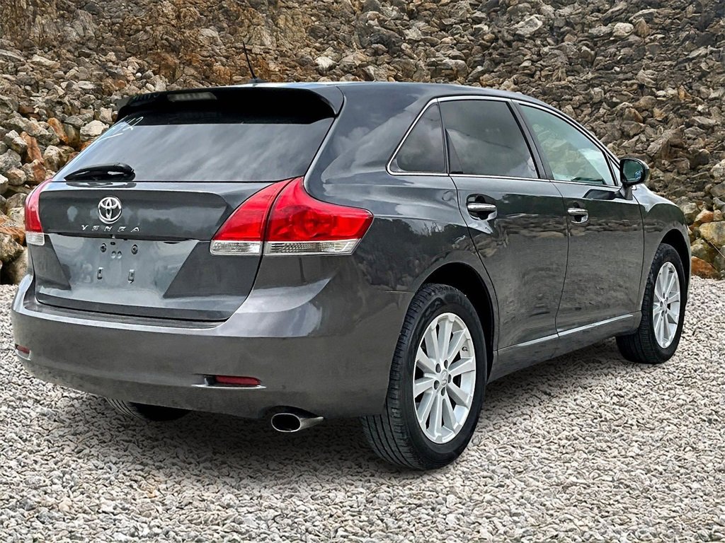 Used 2010 Toyota Venza image 2