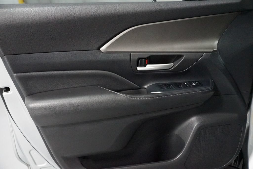 Certified 2025 Toyota Grand Highlander FWD image 30