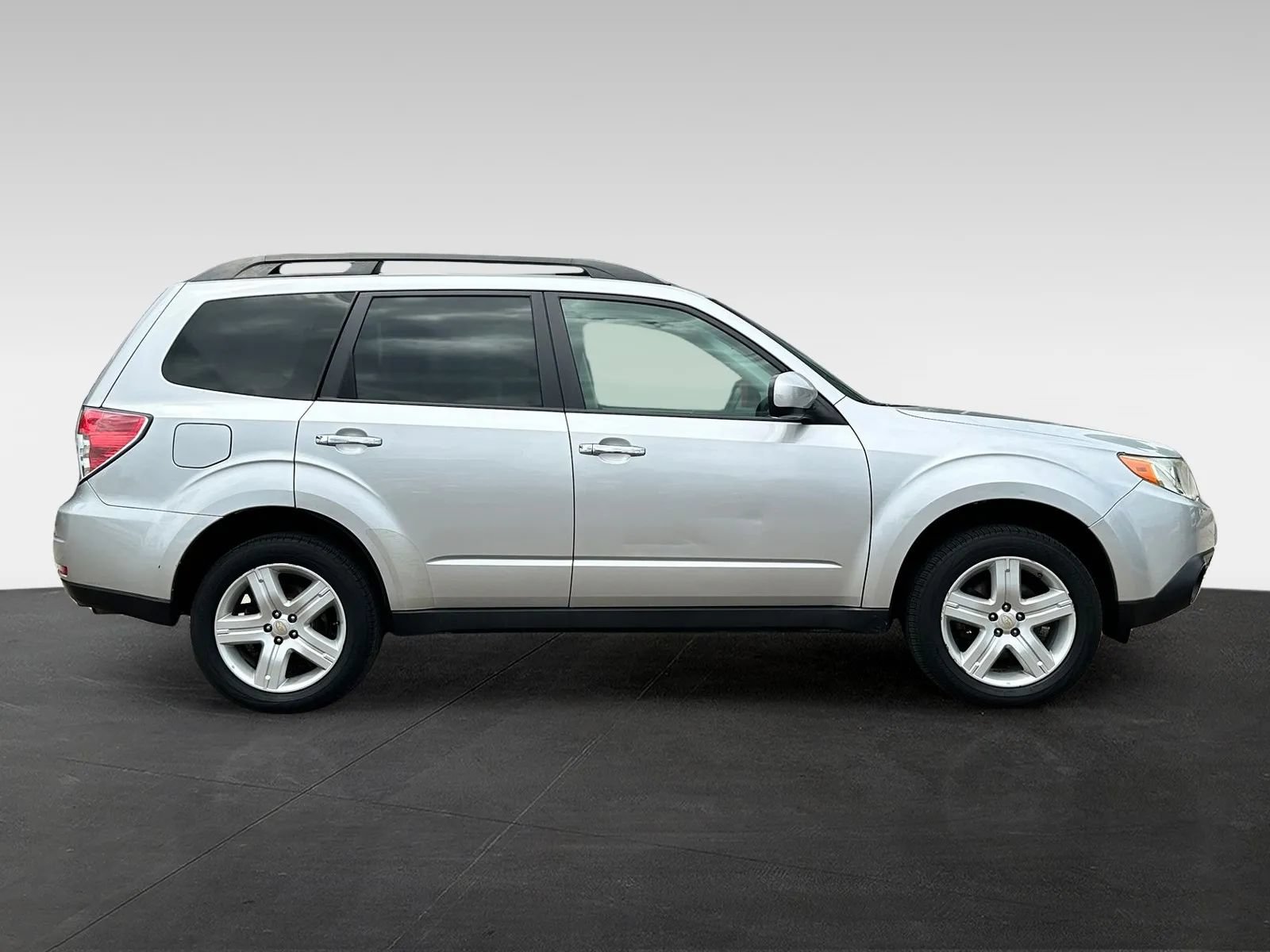 Used 2010 Subaru Forester 2.5X Premium AWD/4WD image 8