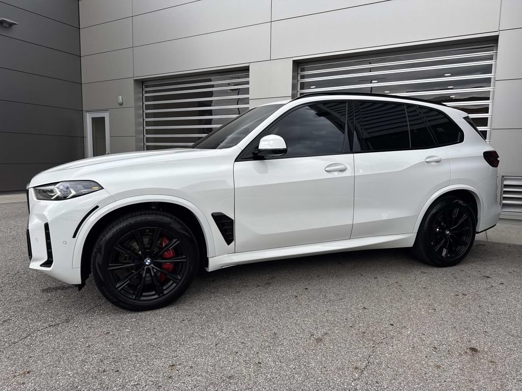 Used 2024 BMW X5 xDrive40i w/ M Sport Package AWD/4WD image 3