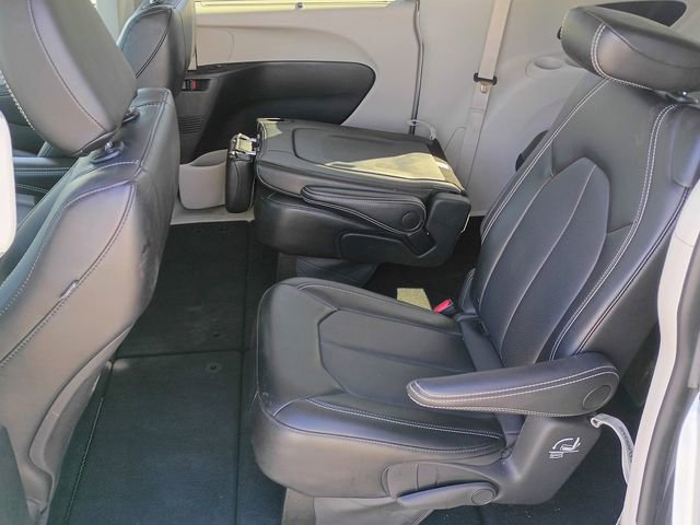 Used 2024 Chrysler Pacifica Touring-L image 25