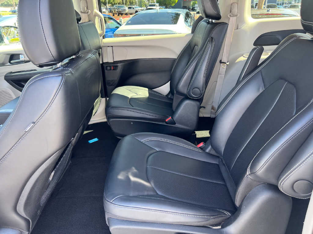 Used 2024 Chrysler Pacifica Limited FWD image 20