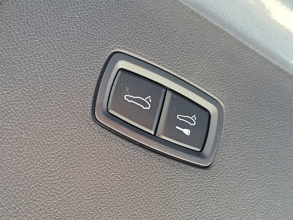 New 2026 Porsche Cayenne GTS image 18