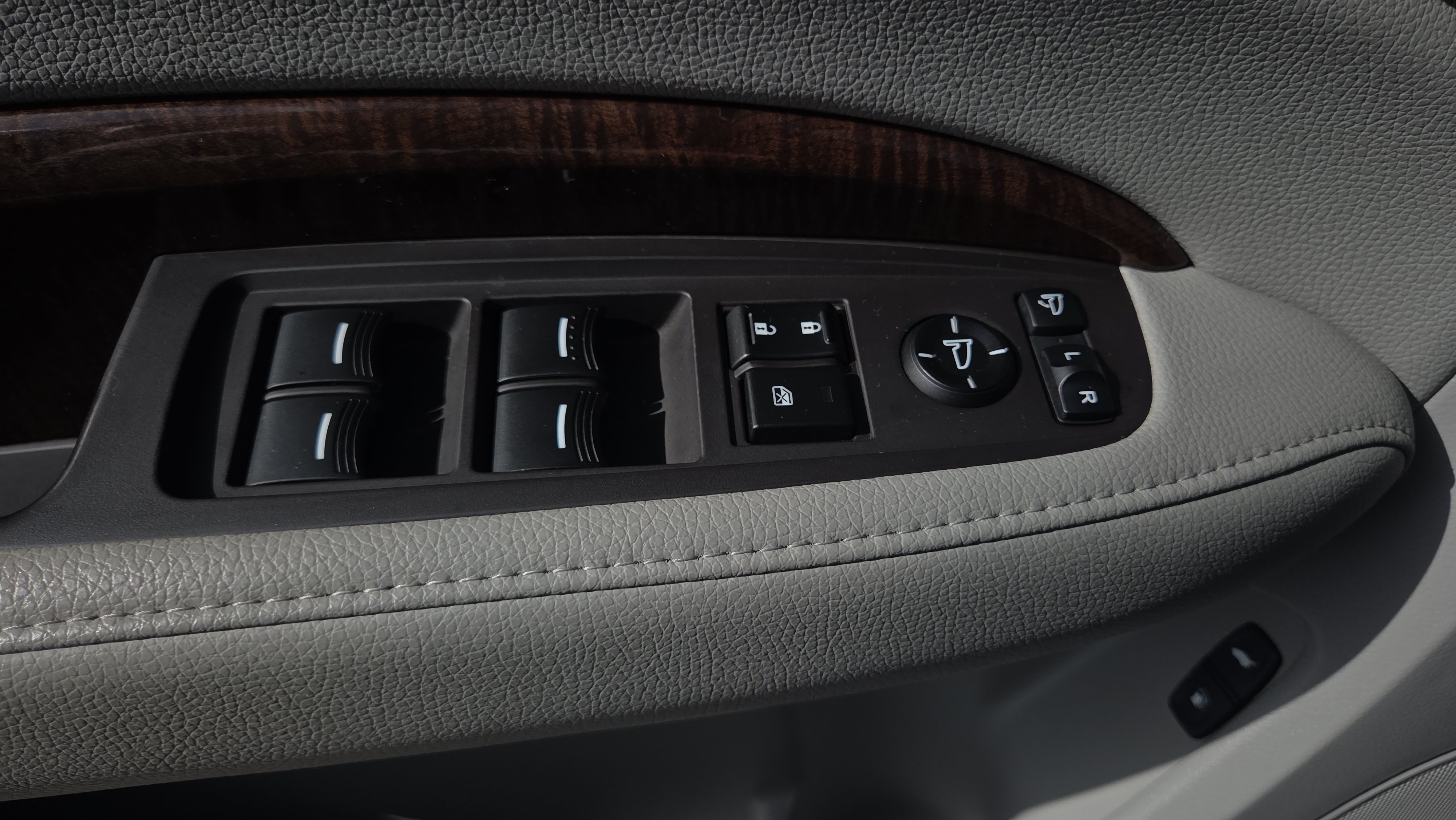 Used 2018 Acura MDX SH-AWD w/ Technology Package image 32