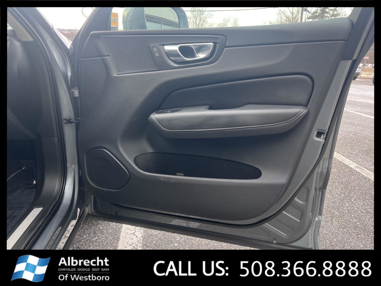 Used 2020 Volvo XC60 T6 Momentum w/ Protection Package image 22