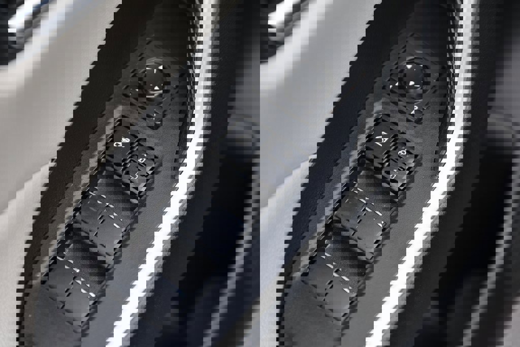 Used 2021 Toyota RAV4 XLE Premium image 18