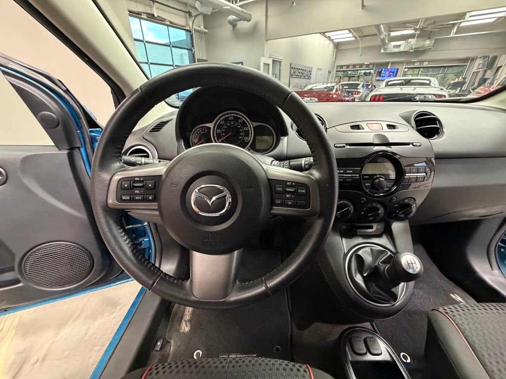Used 2011 MAZDA MAZDA2 Touring FWD image 9