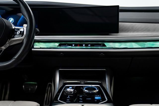 Used 2023 BMW 760i xDrive image 17