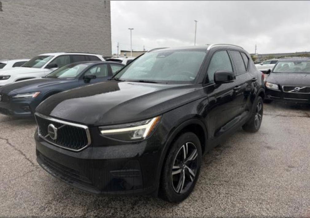 Used 2023 Volvo XC40 B5 Core w/ Convenience Package