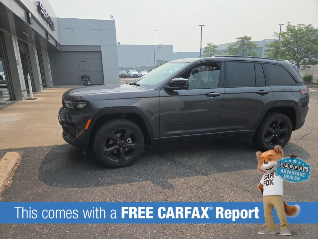 Used 2023 Jeep Grand Cherokee Altitude AWD/4WD image 2