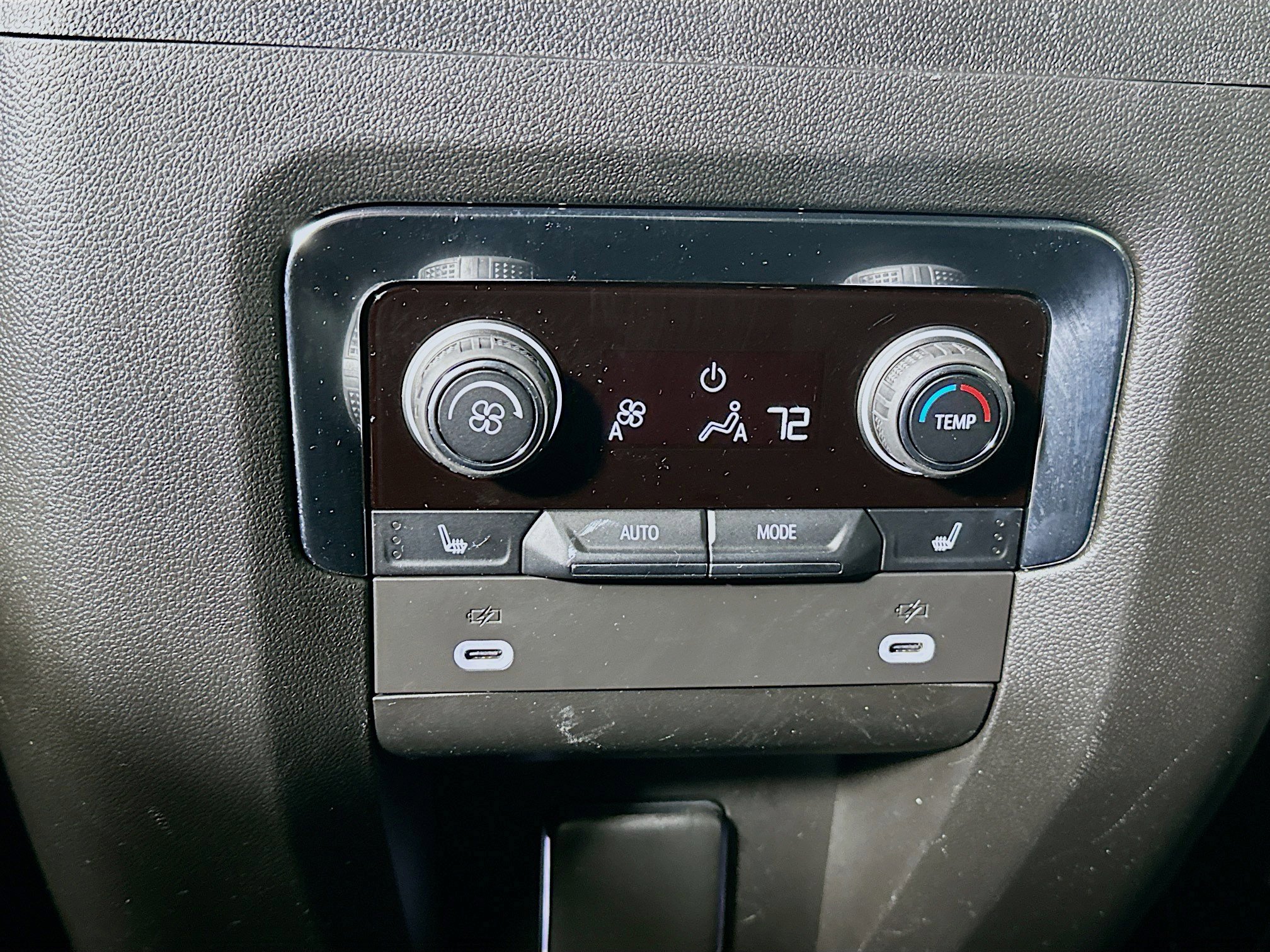 Used 2023 Chevrolet Suburban Premier image 26