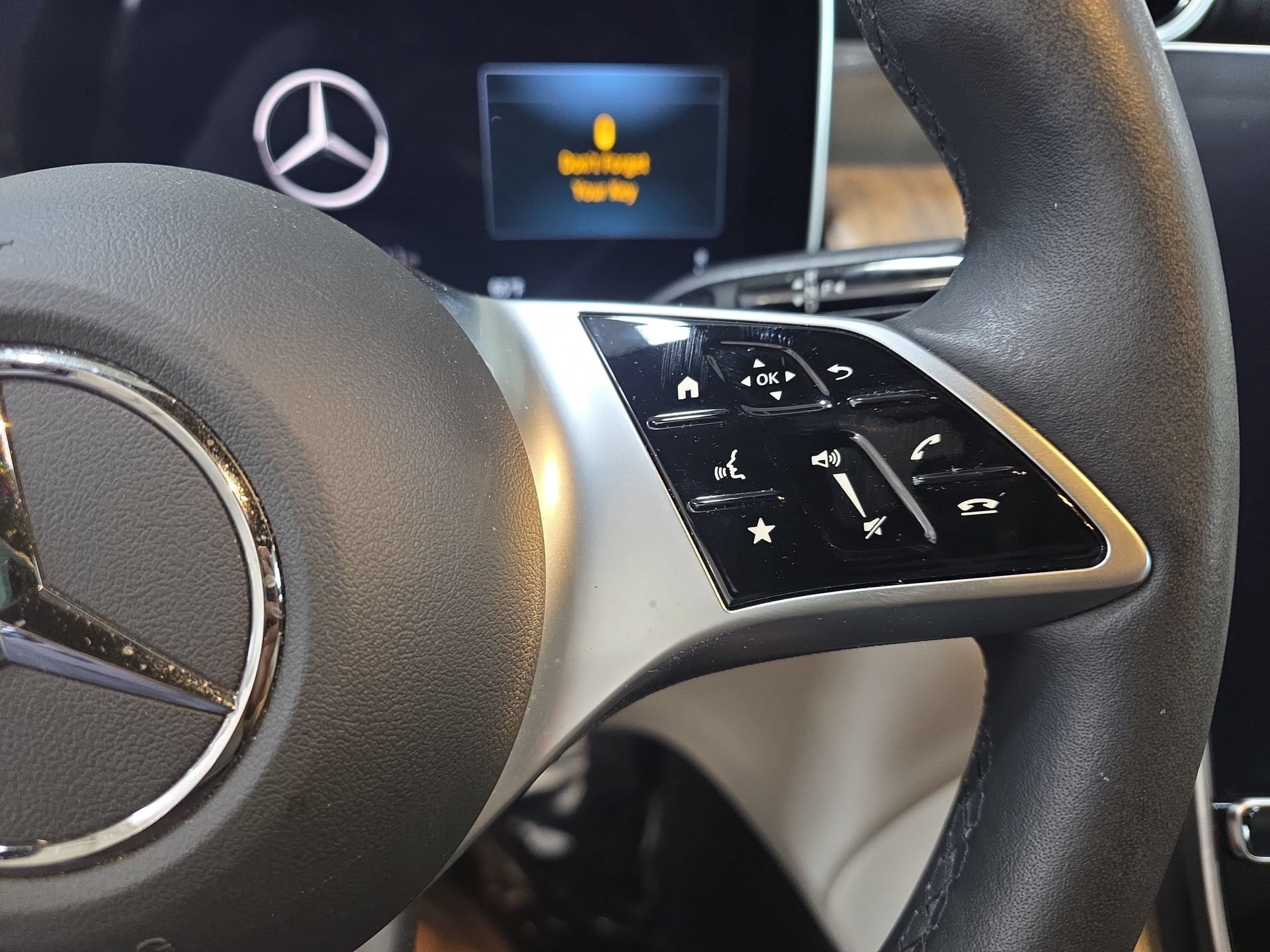 Used 2024 Mercedes-Benz GLC 300 4MATIC image 18
