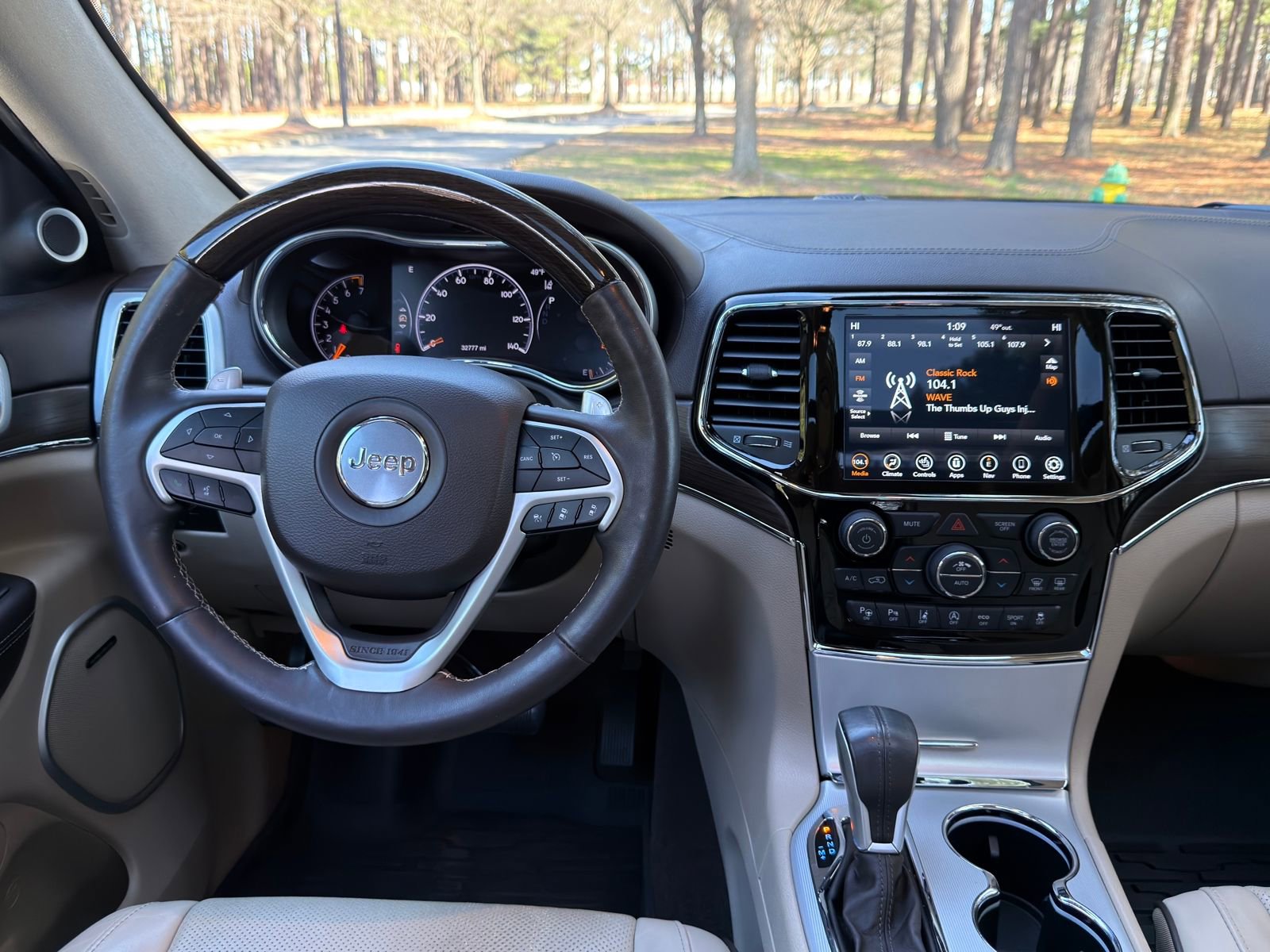 Used 2020 Jeep Grand Cherokee Summit image 3