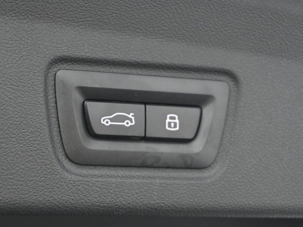 Used 2025 BMW i4 eDrive40 w/ M Sport Package image 24