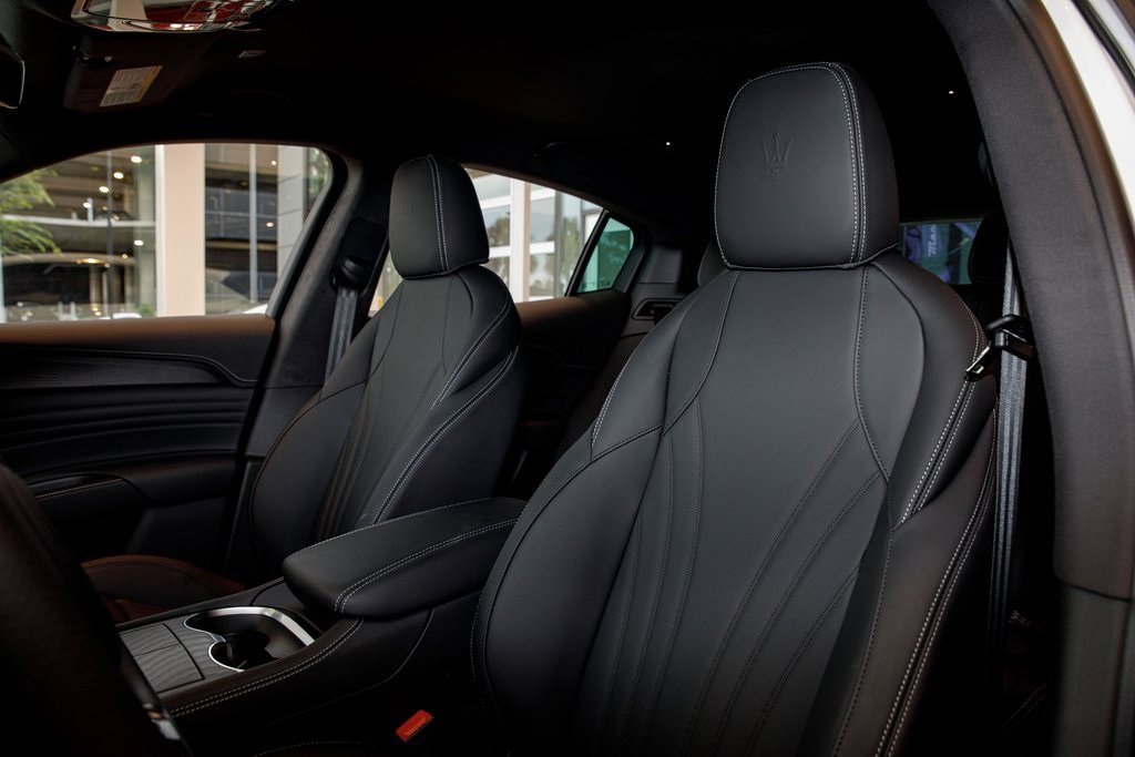 New 2025 Maserati Grecale GT image 13