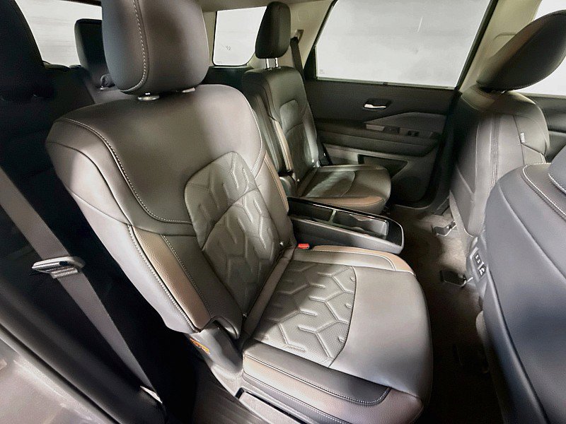 New 2026 Nissan Pathfinder Platinum w/ Accent Package AWD/4WD image 29