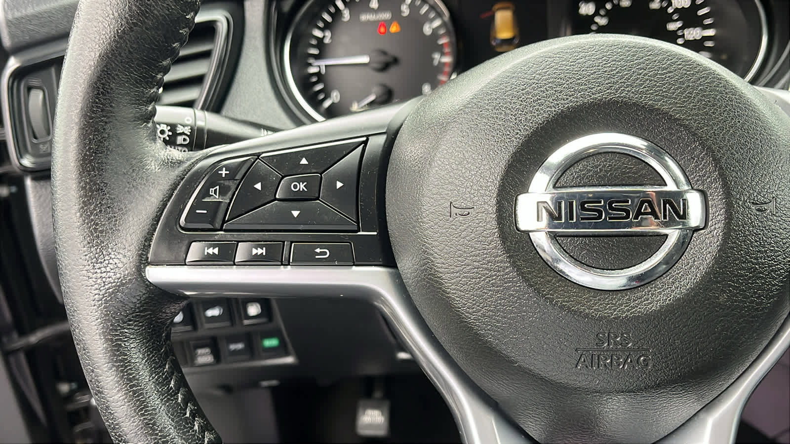 Used 2019 Nissan Rogue SV AWD/4WD image 12