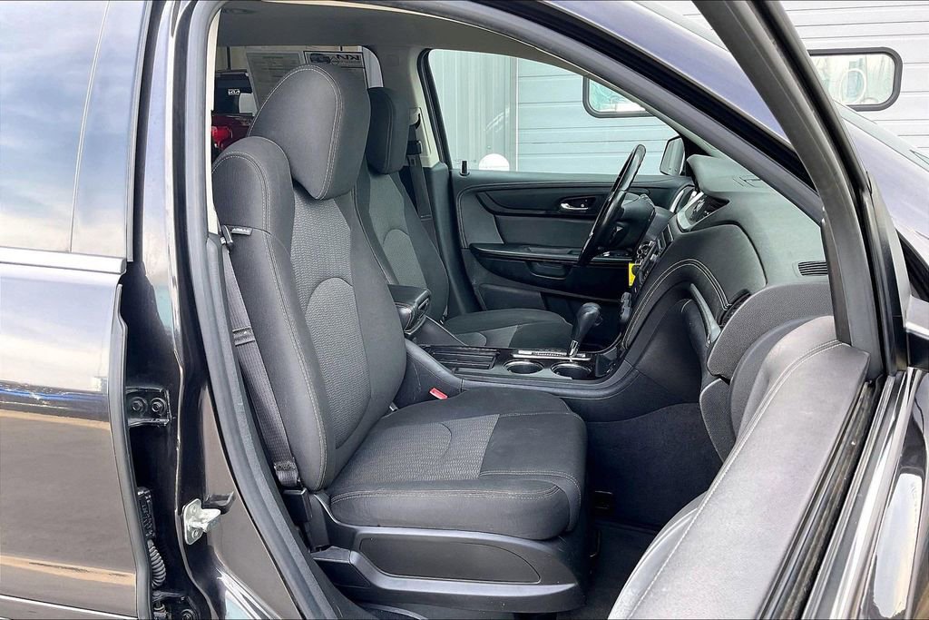 Used 2017 Chevrolet Traverse LT image 7