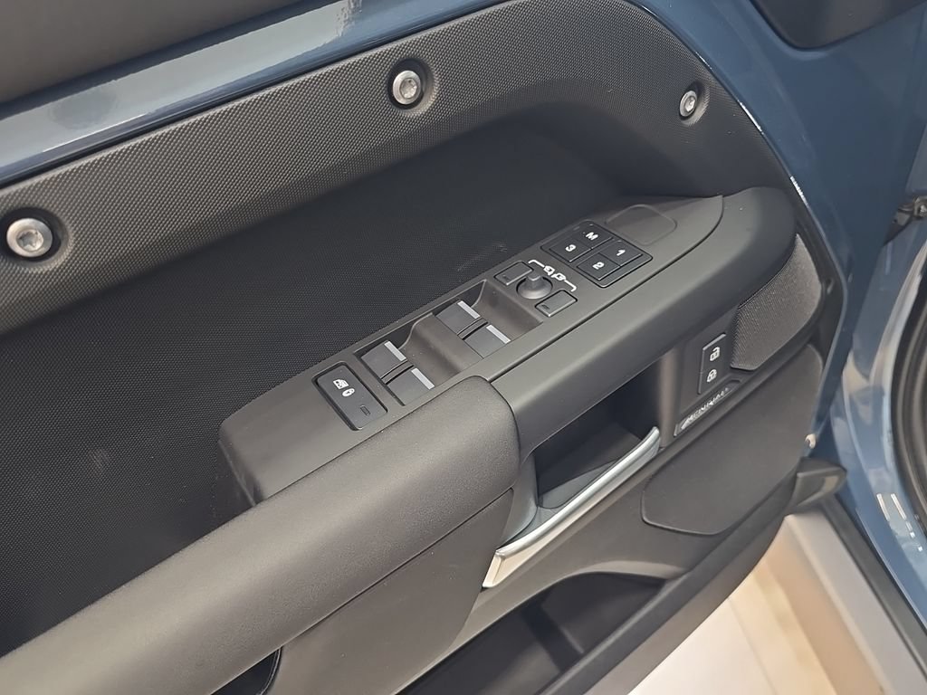 New 2026 Land Rover Defender 110 S AWD/4WD image 10