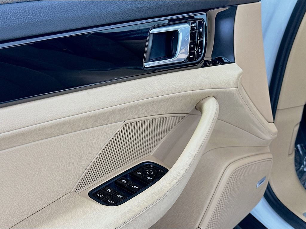 Used 2018 Porsche Panamera 4 image 20