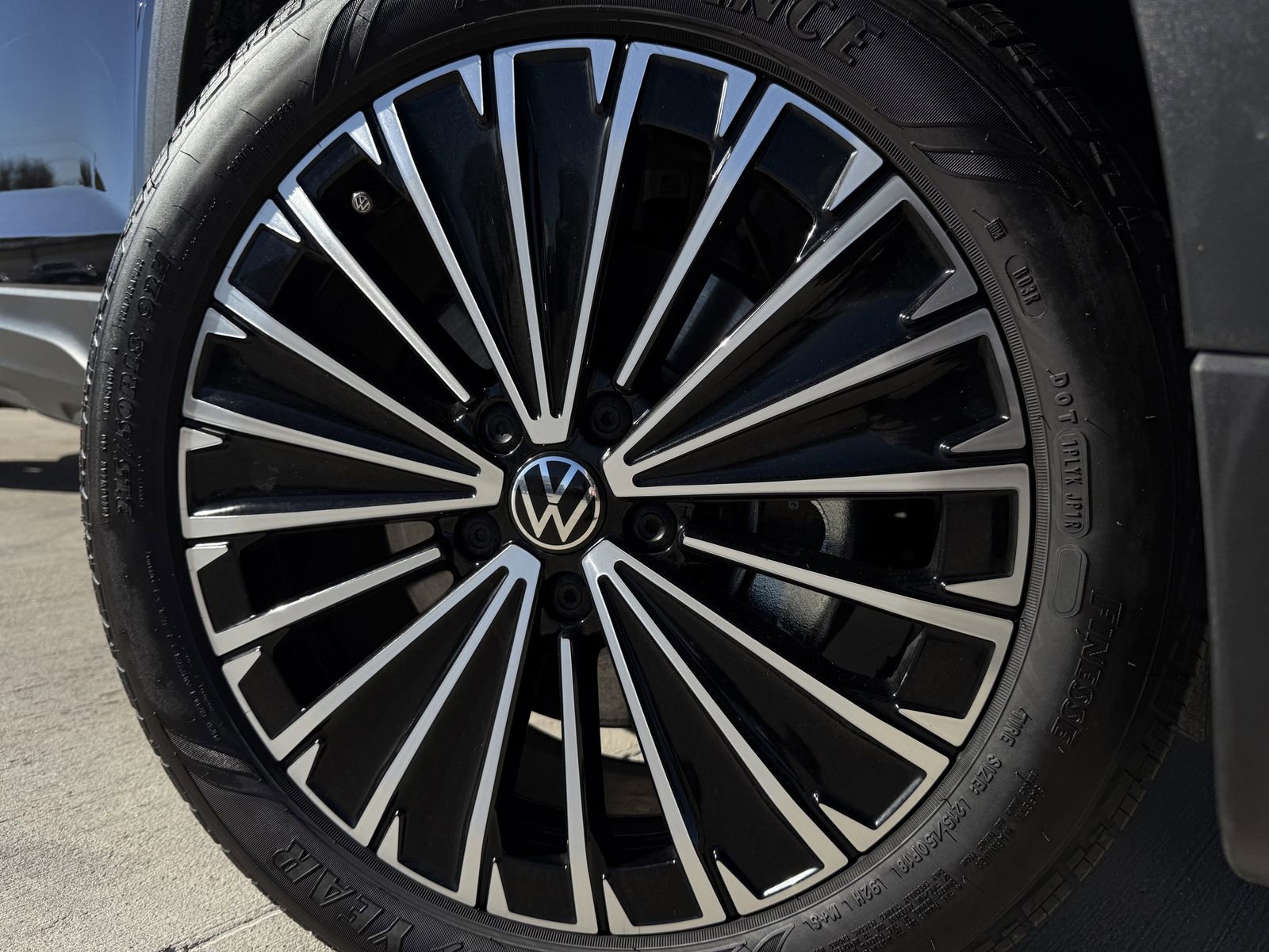 Used 2025 Volkswagen Taos SE image 10