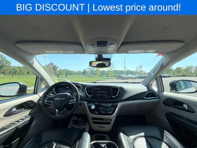 Used 2023 Chrysler Pacifica Touring-L FWD image 26