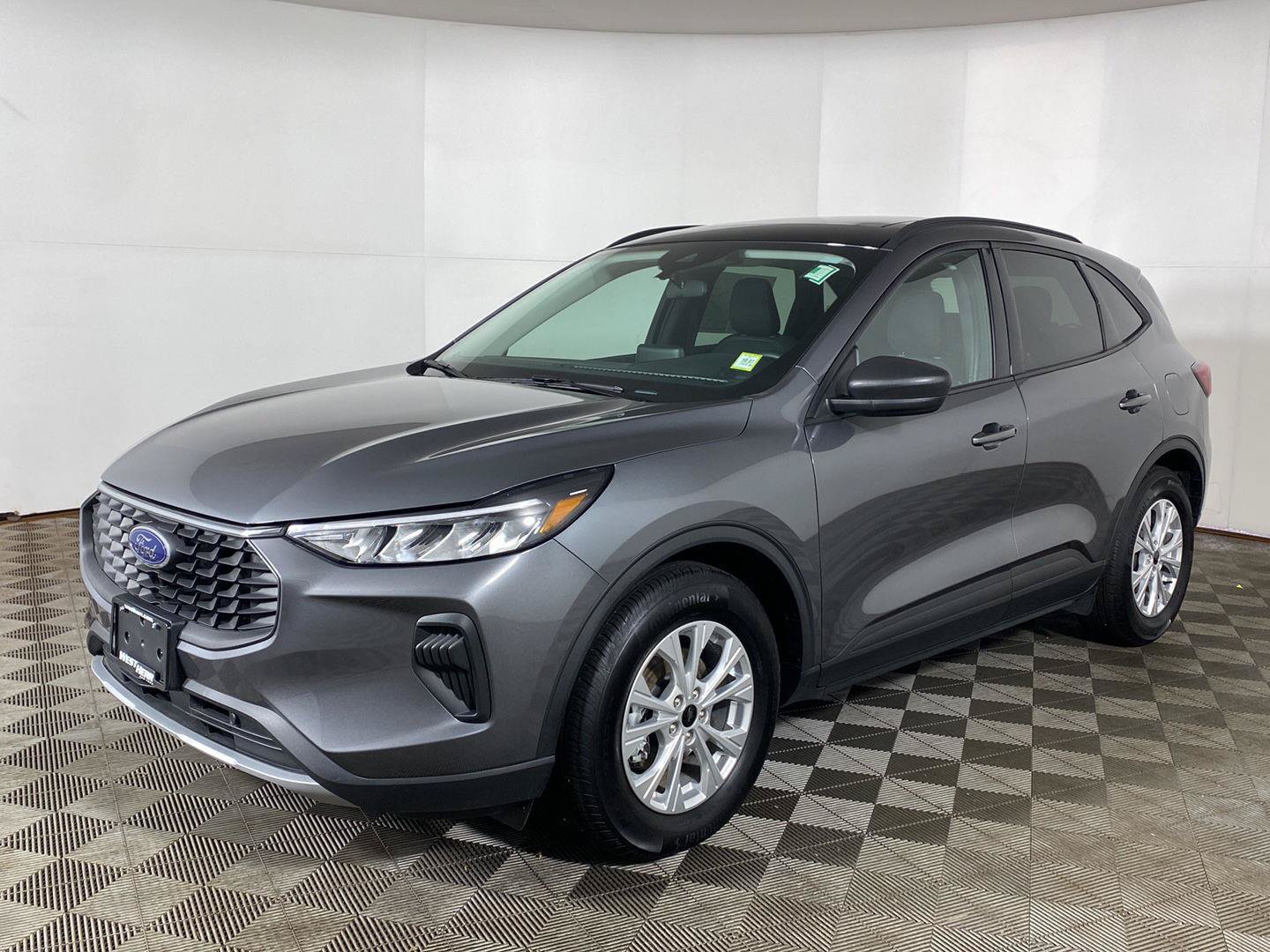 Used 2025 Ford Escape Active FWD image 3