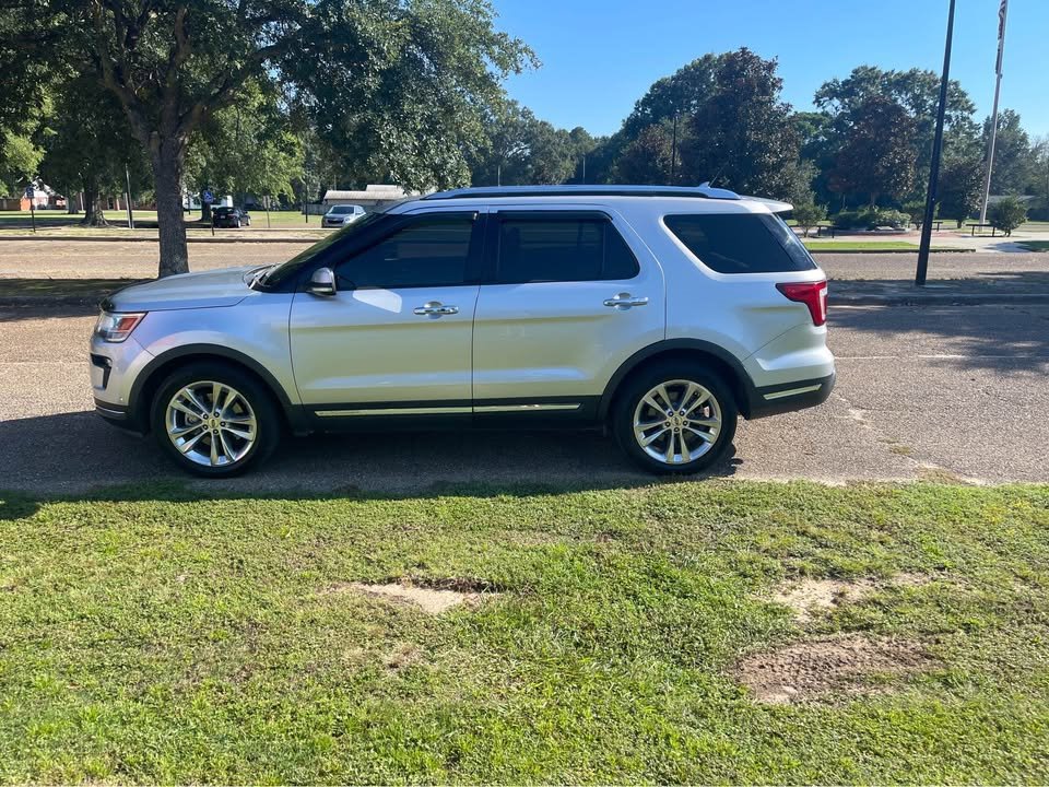 Used 2018 Ford Explorer Limited w/ Ford Safe & Smart Package image 5