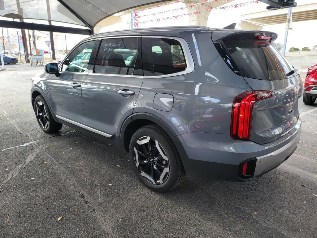Used 2025 Kia Telluride S image 11