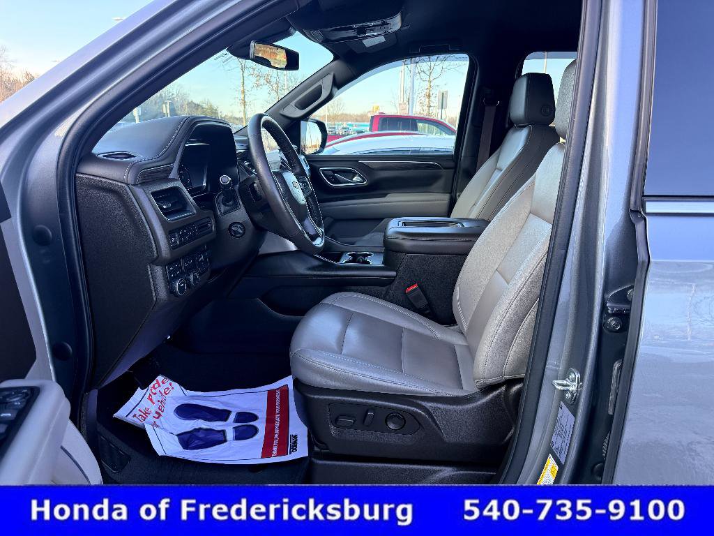 Used 2022 Chevrolet Suburban LT w/ Luxury Package image 34