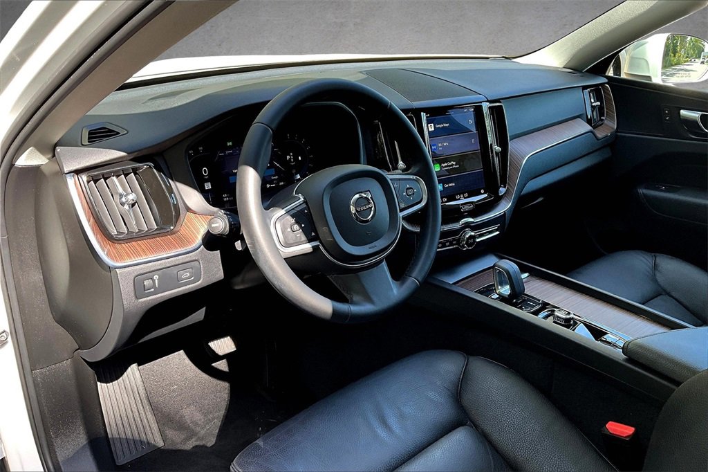 Certified 2022 Volvo XC60 B5 Momentum image 14