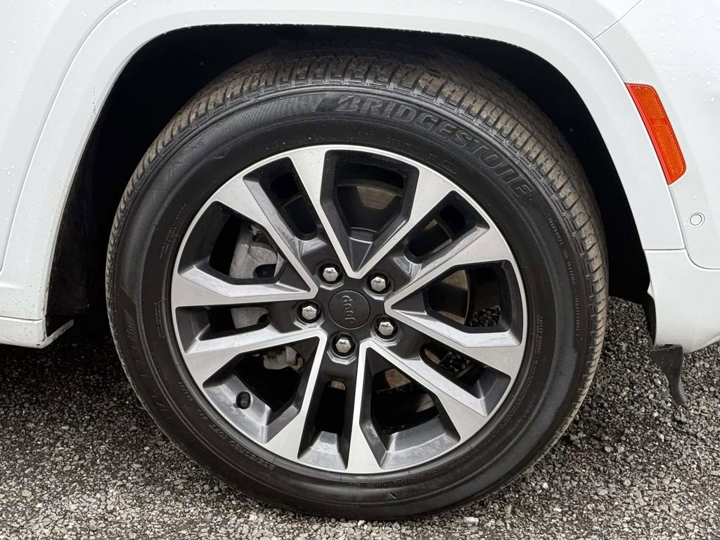 Used 2023 Jeep Grand Cherokee Overland image 7