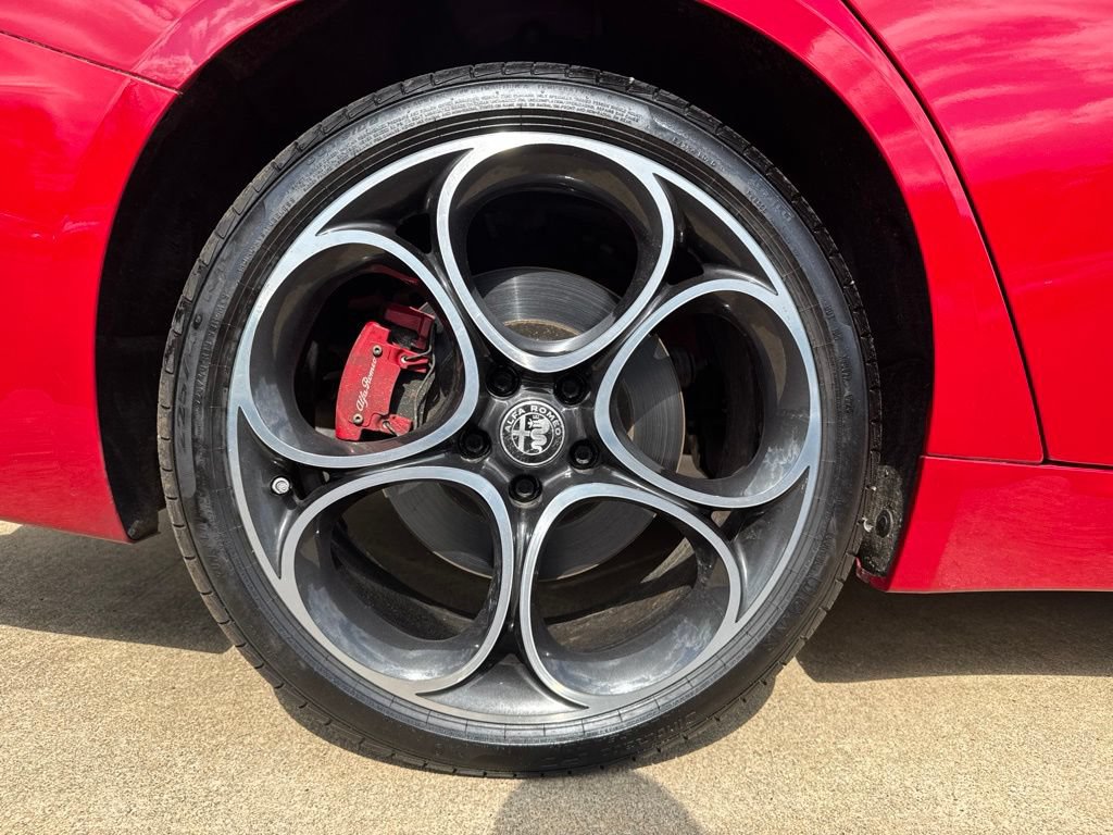 Used 2023 Alfa Romeo Giulia Veloce AWD/4WD image 23