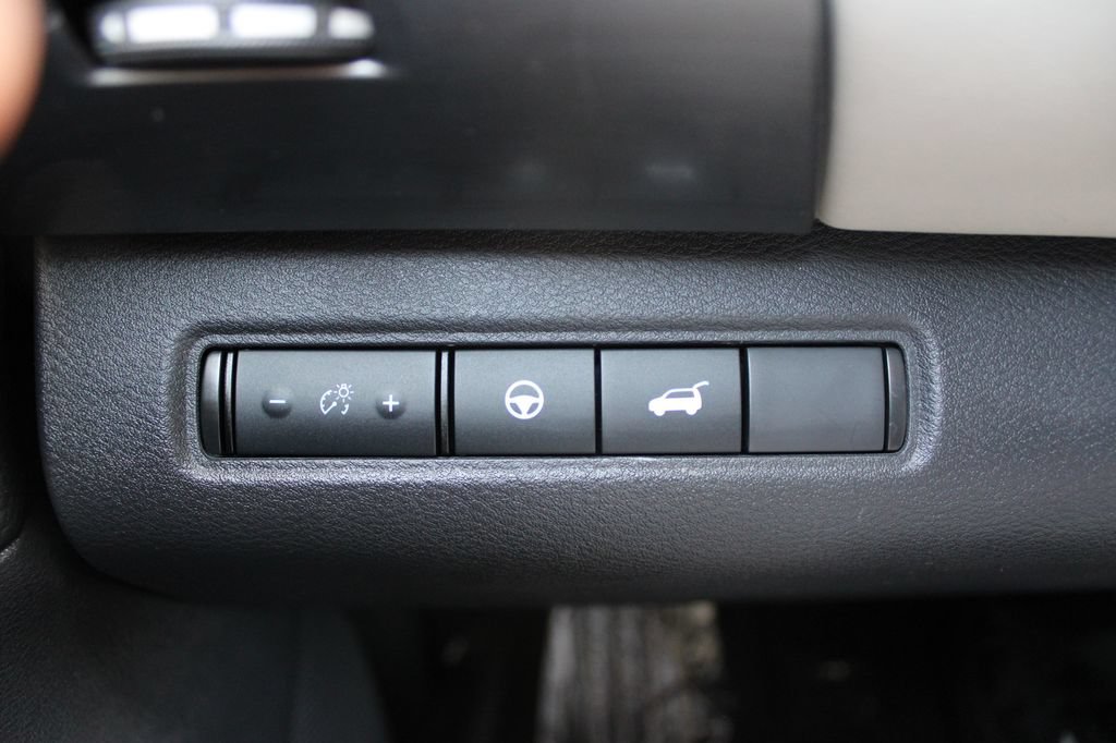 Used 2022 Nissan Pathfinder SL AWD/4WD image 21