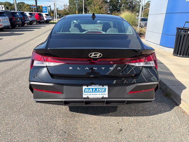 New 2026 Hyundai Elantra SE FWD image 5