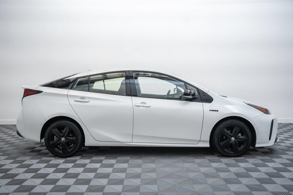 Certified 2021 Toyota Prius FWD image 4