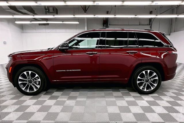 Used 2024 Jeep Grand Cherokee Overland w/ Luxury Tech Group IV image 14