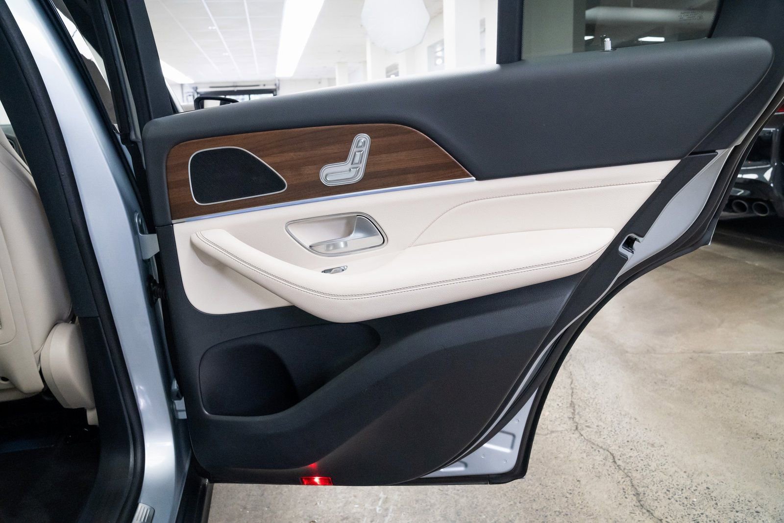 Used 2024 Mercedes-Benz GLE 350 4MATIC image 19