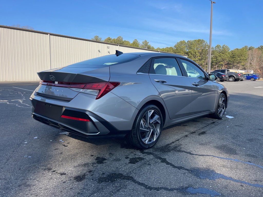 Certified 2025 Hyundai Elantra SEL w/ Cargo Package image 5