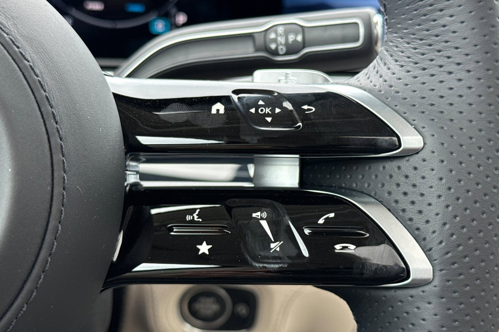 New 2026 Mercedes-Benz GLS 450 4MATIC image 32