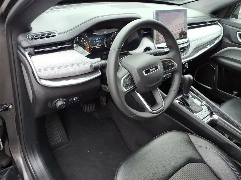 Used 2024 Jeep Compass Latitude image 9