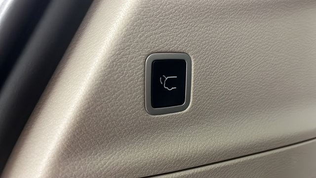 Used 2024 Chrysler Pacifica Touring-L FWD image 29
