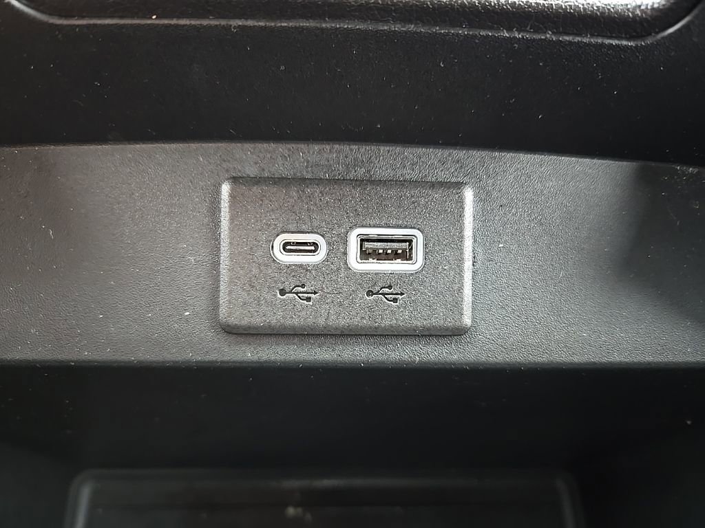 Used 2023 GMC Yukon SLT w/ SLT Premium Package image 35