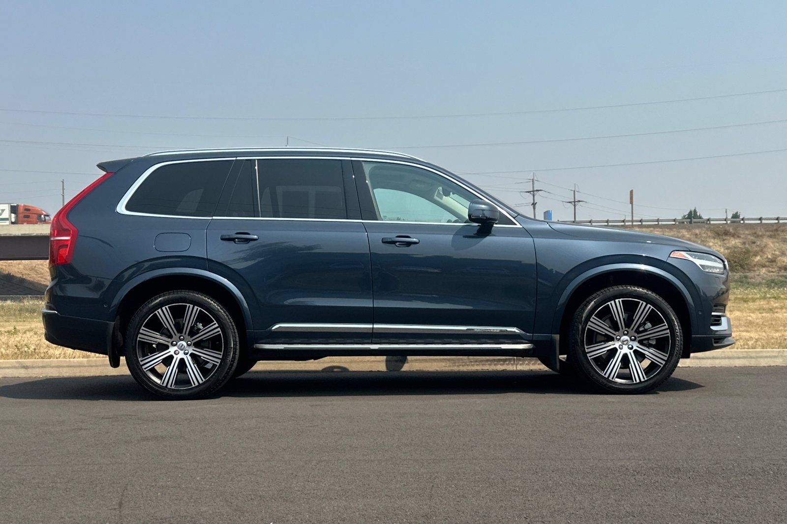 Used 2023 Volvo XC90 T8 Plus AWD/4WD image 2