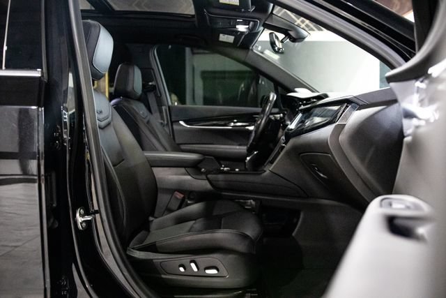 Used 2024 Cadillac XT6 Premium Luxury w/ Technology Package FWD image 11