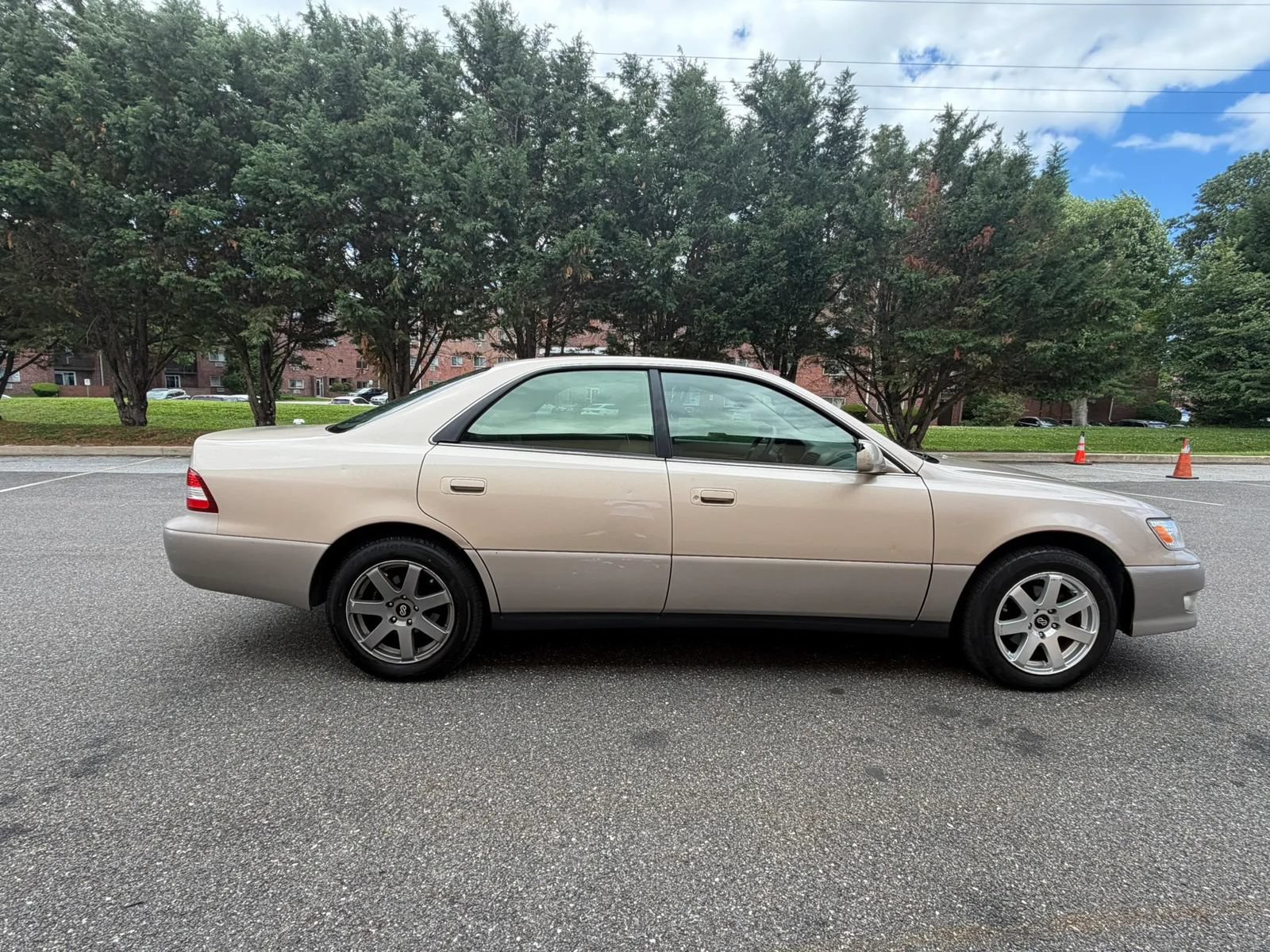 Used 2000 Lexus ES 330 FWD image 8