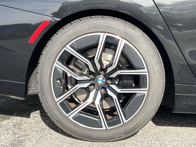 Used 2026 BMW 740i RWD image 11