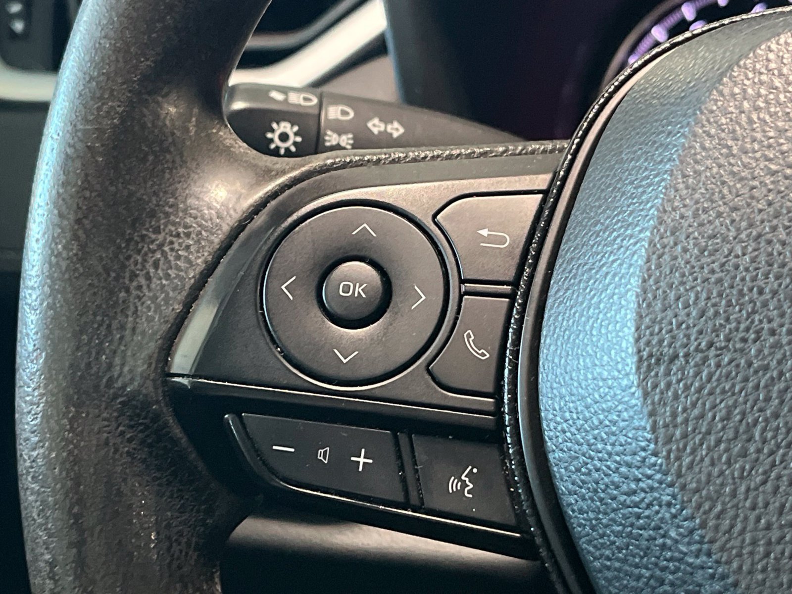 Used 2021 Toyota RAV4 LE AWD/4WD image 29