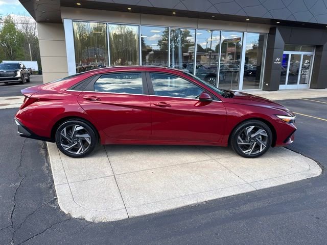Certified 2024 Hyundai Elantra SEL w/ Convenience Package FWD image 9