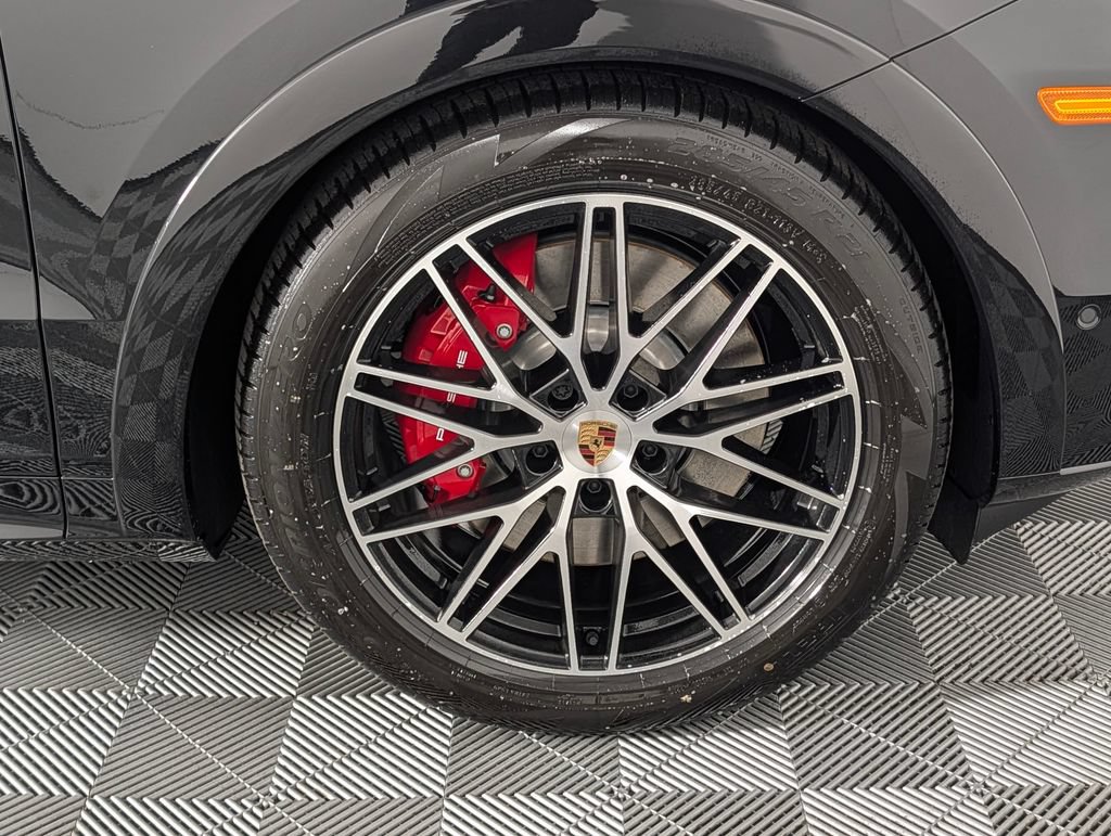 New 2026 Porsche Cayenne GTS AWD/4WD image 14